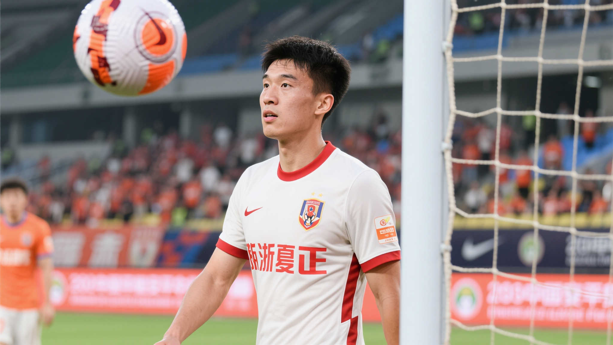 “记者爆料:浙江队后卫孙正傲或于夏窗转会青岛海牛” 随着中超联赛夏季转会窗口的临近,各支球队的引援动态